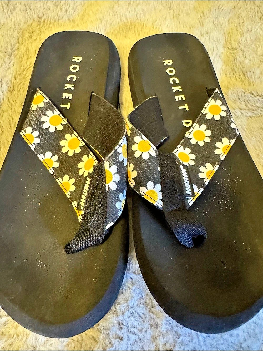 Rocket Dog Spotlight Daisy Flip Flop Floral Sandals US 7